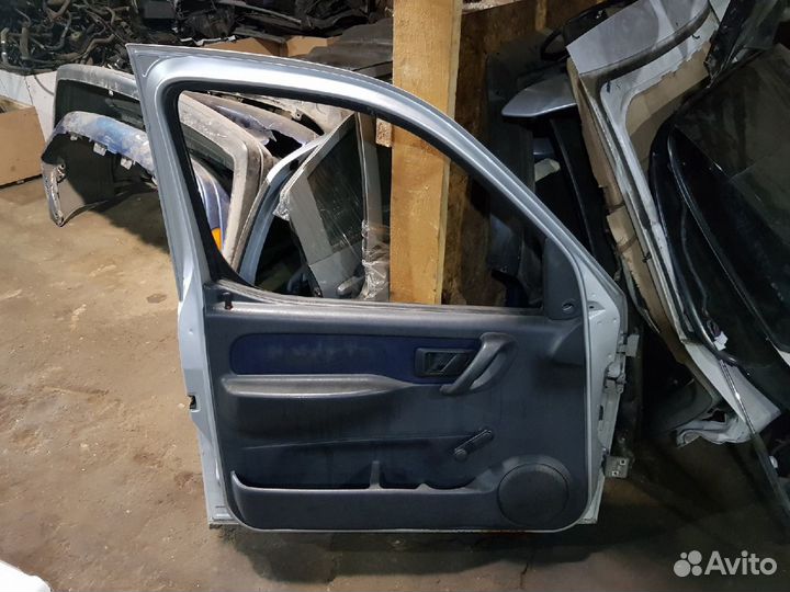 Дверь передняя левая Peugeot Partner 2006