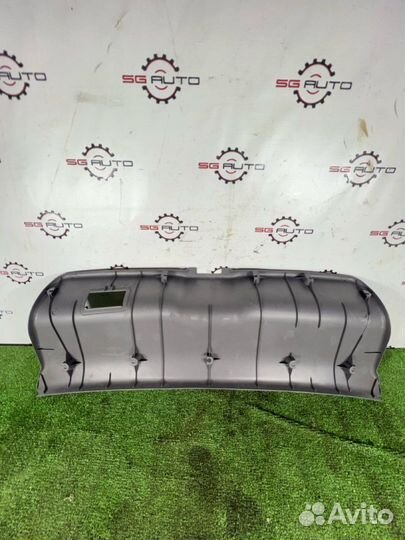 Обшивка крышки багажника Toyota Celica ZZT231