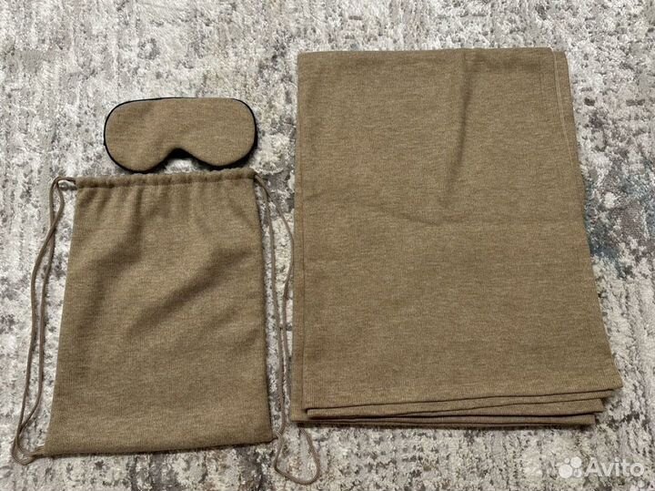 Набор для путешествий (плед, маска для сна)