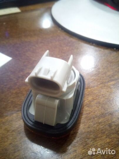 Продам боковой указатель поворота Toyota