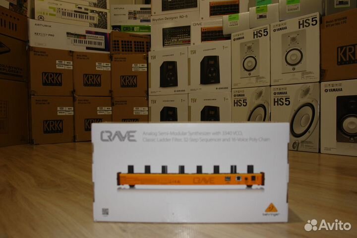 В наличии - Аналоговый синтезатор: Behringer Crave
