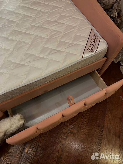 Детская кровать с бортиками и изголовьем