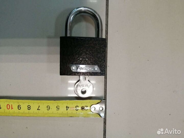 Замок дверной навесной