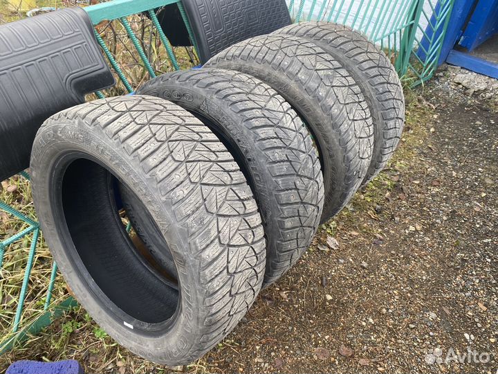 Goodyear UltraGrip 215/55 R17 98T