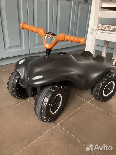 Детский автомобиль стилизован под квадроцикл