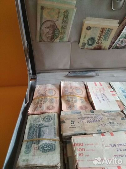 Советский дипломат полный денег СССР