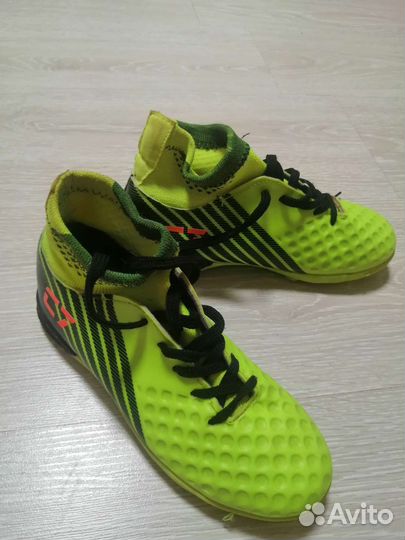 Футбольные бутсы Adidas и Nike