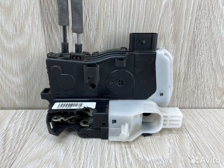 Замок двери задний левый Hyundai Ix35