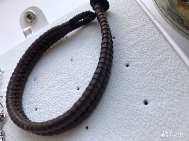 Кожаный браслет