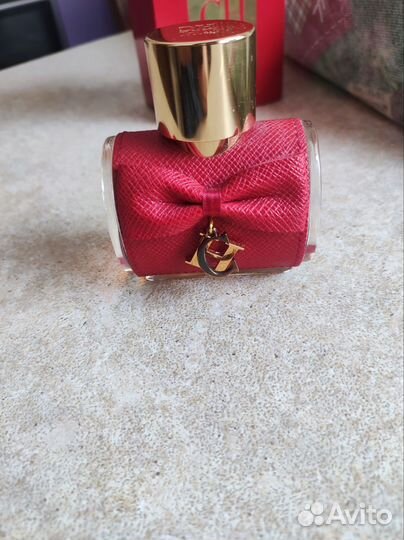 Парфюмированная вода Carolina Herrera privee 50 мл