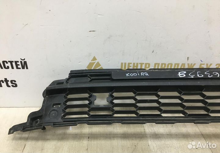 Решетка переднего бампера Skoda Kodiaq OEM 565853677