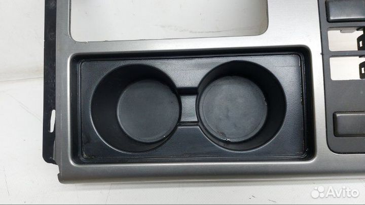 Накладка подлокотника Nissan Armada 5.6 2010