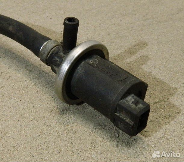 Клапан вентиляции топливного бака Audi 80