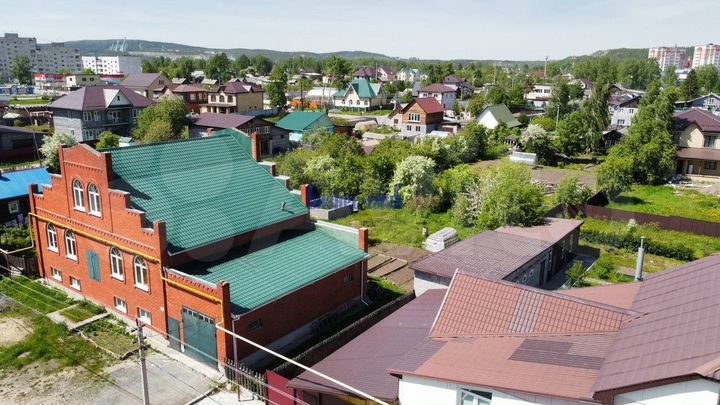 Коттедж 345 м² на участке 10 сот.