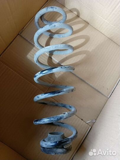 Skoda rapid пружина подвески