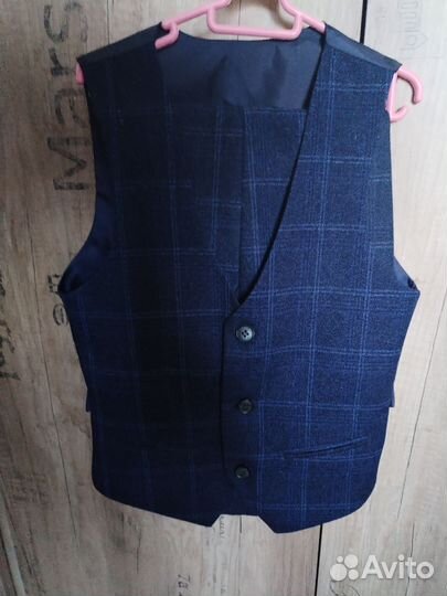 Продам школьный костюм тройка