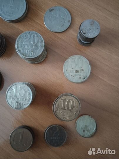 Монеты, значки и банкноты разные