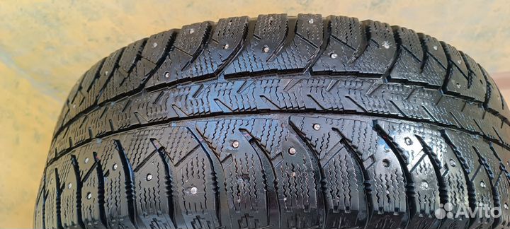 Bridgestone Ice Cruiser 7000 205/60 R16 92T