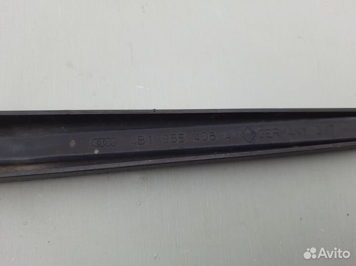 Поводок стеклоочистителя правый Audi A6 C5