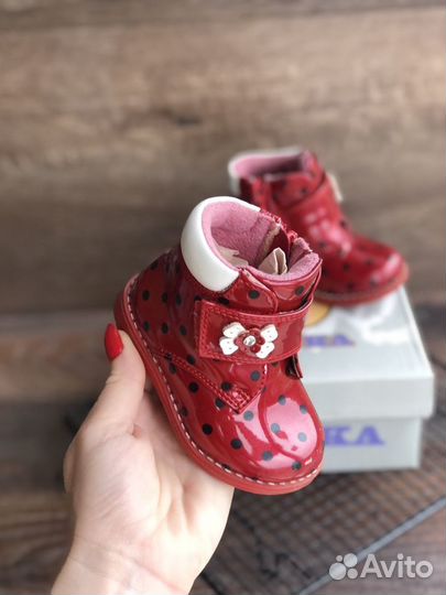 Ботинки для девочки 18