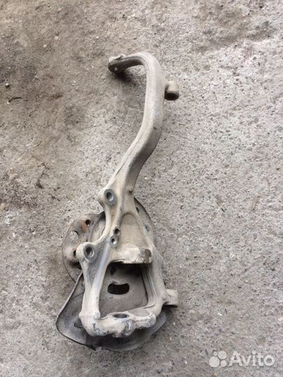 Поворотный кулак левый Mercedes W221