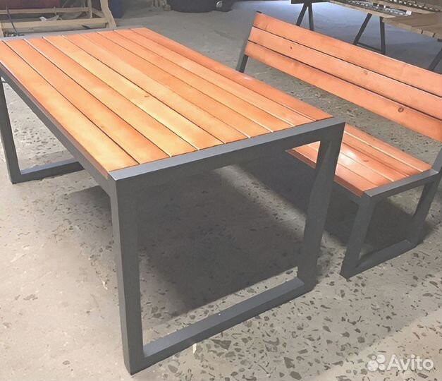 Металлический стол