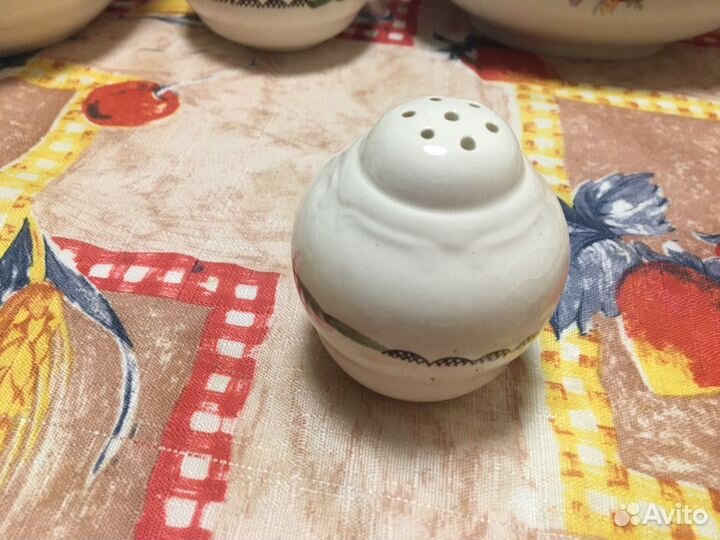 Фарфоровый молочник