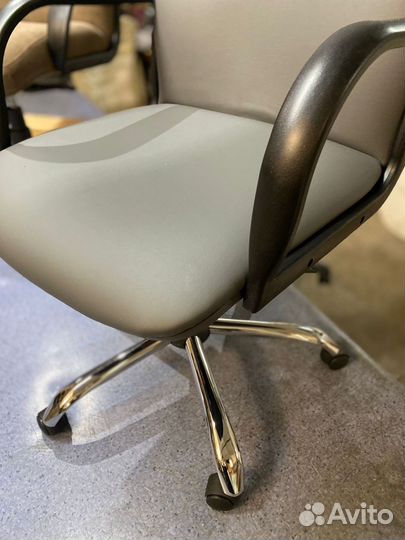 Офисное кресло