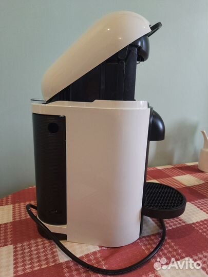 Кофемашина Nespresso vertuo Plus