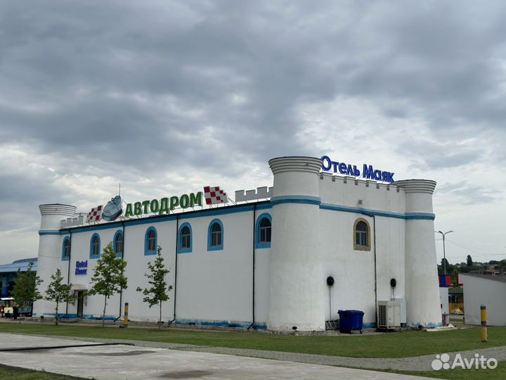 Работница в прачечную отеля