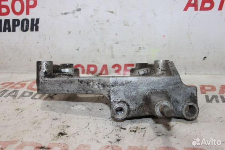 Кронштейн опоры двигателя правый Nissan X-Trail 1