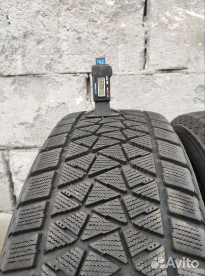 Bridgestone Blizzak DM-V2 235/65 R18