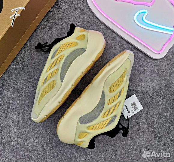 Кроссовки Adidas Yeezy Boost 700 Мужские