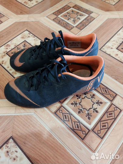 Детские футбольные бутсы