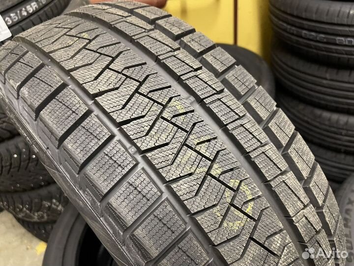 Pirelli Formula Ice FR 235/55 R18 104T