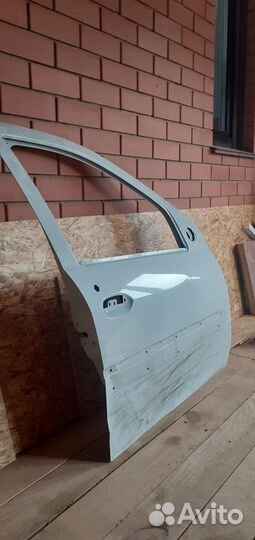 Правая передняя дверь на лада ларгус