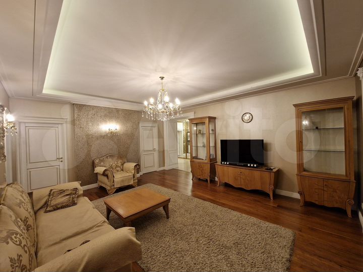 3-к. квартира, 121 м², 3/7 эт.