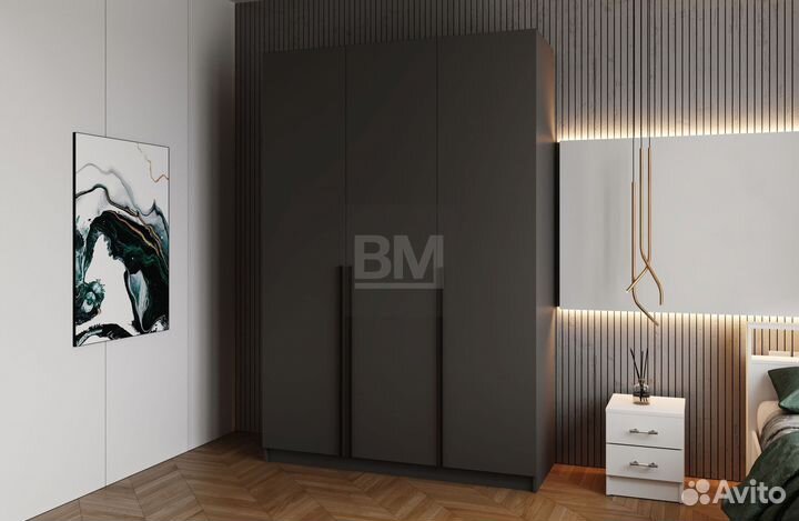 Шкаф трехстворчатый с ящиками и штангой