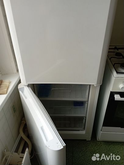 Холодильник бу indesit