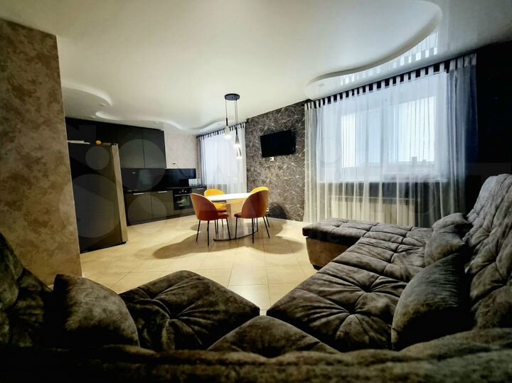 2-к. квартира, 70 м², 1/18 эт.