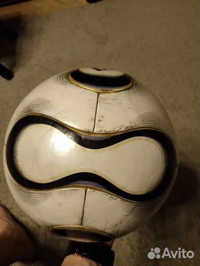 Футбольный мяч adidas teamgeist