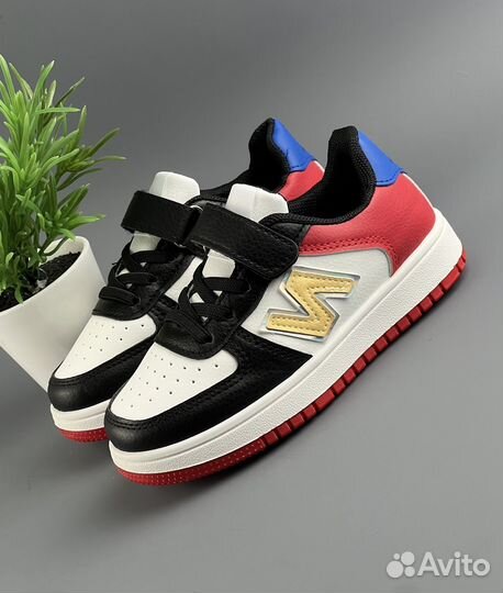 Кроссовки для девочки и мальчиков