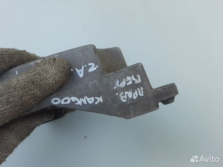 Кронштейн двигателя правый Renault Kangoo