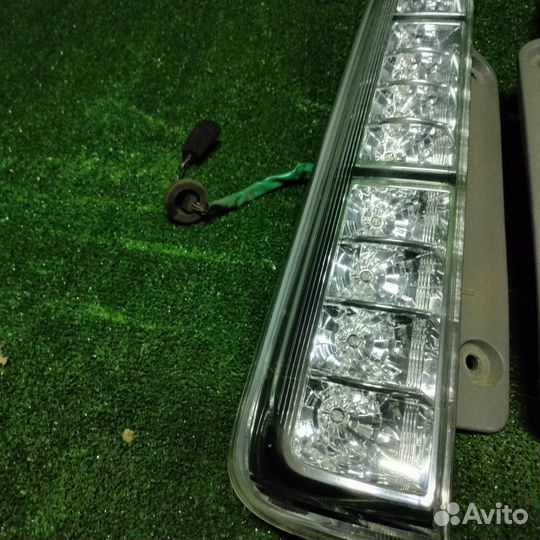 Стоп-сигналы 2шт Toyota Isis ZGM15 Platana 44-70 Z