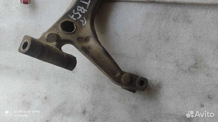 Поворотный кулак правый Volkswagen Passat B5