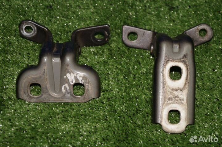 Петля двери задняя правая Opel Astra J 1.6