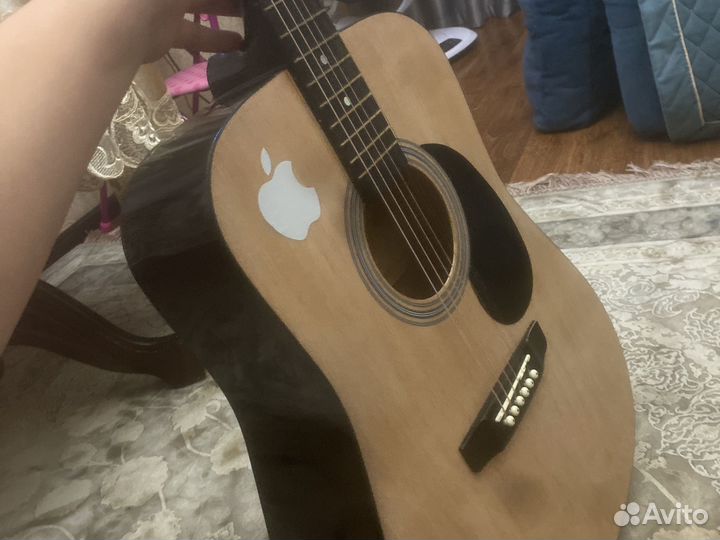 Акустическая гитара