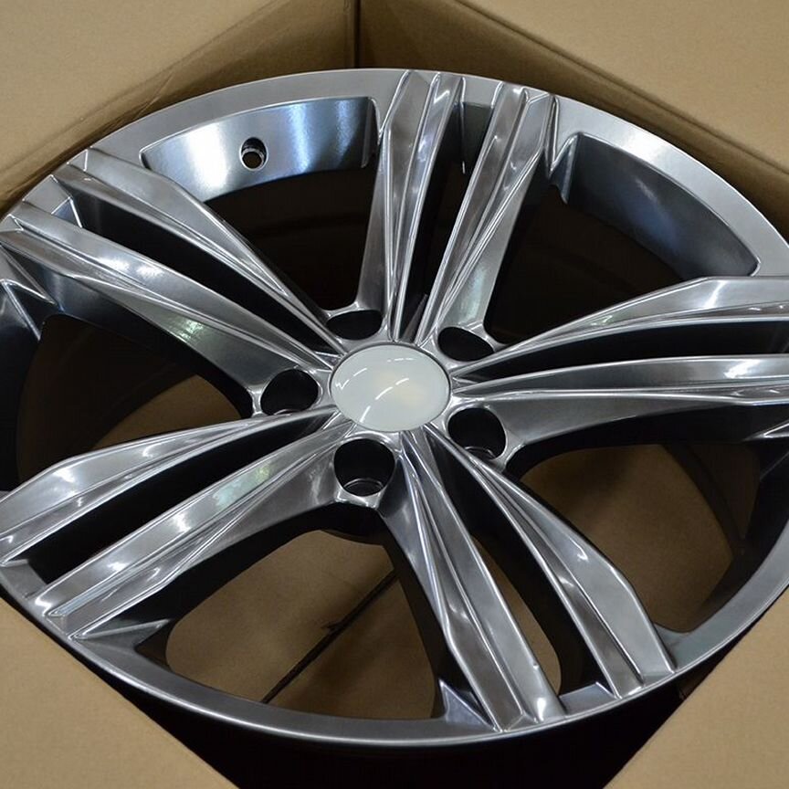 Диски на VW Touareg Powcan 3S5293 9x20/5x112 D66.6 ET33 HB литой