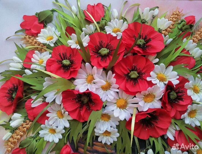 Картина вышитая лентами 