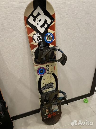 Сноуборд с креплениями 140 см